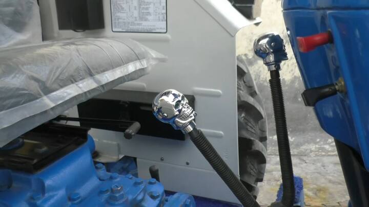 ਉਨ੍ਹਾਂ ਨੇ ਦੱਸਿਆ ਕਿ ਉਨ੍ਹਾਂ ਨੂੰ ਕਿਸੇ ਵੀ ਤਰ੍ਹਾਂ ਦਾ ਕੋਈ ਦੁੱਖ ਨਹੀਂ ਹੋਵੇਗਾ ਜੇਕਰ ਇਸ ਟਰੈਕਟਰ ਨੂੰ ਕਿਸੇ ਵੀ ਤਰ੍ਹਾਂ ਦਾ ਕੋਈ ਨੁਕਸਾਨ ਵੀ ਹੁੰਦਾ ਹੈ। ਕਿਉਂਕਿ ਉਹ ਕਿਸਾਨ ਭਰਾਵਾਂ ਨੂੰ ਸਹਾਰਾ ਦੇਣ ਲਈ ਅਤੇ ਆਪਣੇ ਹੱਕ ਮੰਗਣ ਲਈ ਉੱਥੇ ਜਾ ਰਹੇ ਹਨ। 