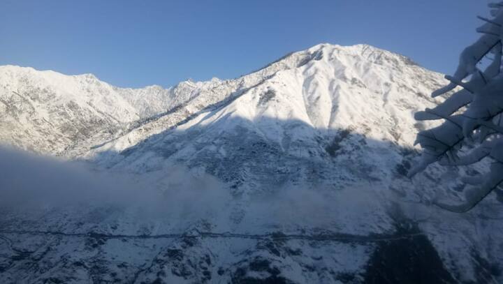 ਜ਼ਿਲ੍ਹਾ ਪ੍ਰਸ਼ਾਸਨ ਨੇ ਅਲਰਟ ਜਾਰੀ ਕੀਤਾ ਹੈ ਅਤੇ ਪਹਾੜੀ ਇਲਾਕਿਆਂ ਦਾ ਰੁੱਖ ਨਾ ਕਰਨ ਦੀ ਸਲਾਹ ਦਿੱਤੀ ਹੈ। 