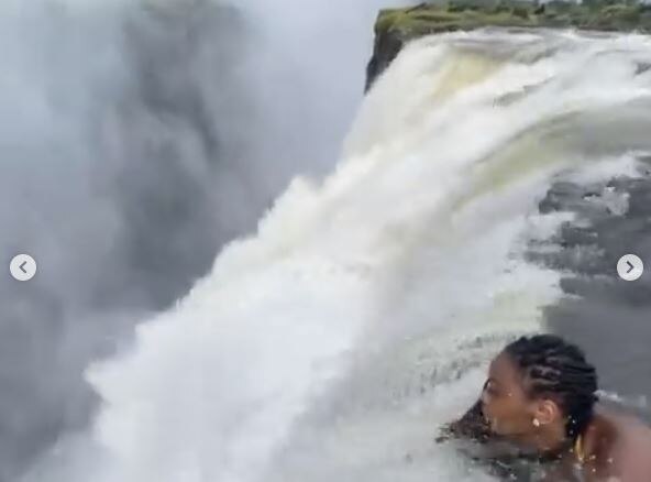  ਫੋਟੋਸ਼ੂਟ 'ਚ ਨਜ਼ਰ ਆਉਣ ਵਾਲੇ ਮਾਡਲ ਦਾ ਨਾਮ ਅਮੈਰੀਸ ਰੋਜ਼ ਹੈ। ਅਮਰੀਸ ਦਾ ਇਹ ਬਿਕਨੀ ਫੋਟੋਸ਼ੂਟ ਕਾਫੀ ਵਾਇਰਲ ਹੋ ਰਿਹਾ ਹੈ।