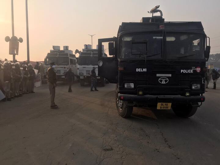 ਗਣਤੰਤਰ ਦਿਵਸ ਤੇ ਟ੍ਰੈਕਟਰ ਪਰੇਡ ਦੇ ਮੱਦੇਨਜ਼ਰ ਵੱਡੀ ਗਿਣਤੀ 'ਚ ਸੁਰੱਖਿਆ ਫੋਰਸ ਤਾਇਨਾਤ ਕੀਤੀ ਗਈ ਹੈ। 
