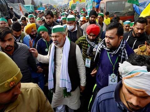 ਭਾਰੀ ਤਾਦਾਦ 'ਚ ਕਿਸਾਨ ਟ੍ਰੈਕਟਰ ਲੈਕੇ ਖੇਤੀ ਕਾਨੂੰਨ ਦੇ ਵਿਰੋਧ 'ਚ ਪ੍ਰਦਰਸ਼ਨ ਕਰ ਰਹੇ ਹਨ। ਕਿਸਾਨਾਂ 'ਚ ਕਾਨੂੰਨ ਖਿਲਾਫ ਬੇਹੱਦ ਗੁੱਸਾ ਦੇਖਣ ਨੂੰ ਮਿਲ ਰਿਹਾ ਹੈ।