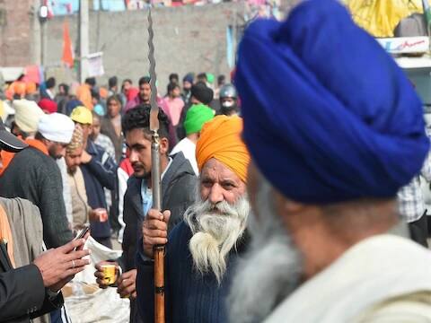 50 ਤੋਂ ਜ਼ਿਆਦਾ ਦਿਨਾਂ ਤੋਂ ਕਿਸਾਨ ਖੇਤੀ ਕਾਨੂੰਨ ਖਿਲਾਫ ਵਿਰੋਧ ਜਤਾ ਰਹੇ ਹਨ। ਕਿਸਾਨਾਂ ਦੀ ਸਾਫ ਮੰਗ ਹੈ ਕਿ ਖੇਤੀ ਕਾਨੂੰਨਾਂ ਨੂੰ ਵਾਪਸ ਲਿਆ ਜਾਵੇ। ਉੱਥੇ ਹੀ ਸਰਕਾਰ ਕਿਸਾਨਾਂ ਨਾਲ ਗੱਲ ਕਰਕੇ ਲਗਾਤਾਰ ਇਸ ਅੰਦੋਲਨ ਨੂੰ ਸ਼ਾਂਤ ਕਰਾਉਣ ਦਾ ਯਤਨ ਕਰ ਰਹੀ ਹੈ।