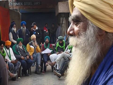 ਸਰਕਾਰ ਤੇ 41 ਕਿਸਾਨ ਜਥੇਬੰਦੀਆਂ ਦੇ ਪ੍ਰਤੀਨਿਧੀਆਂ ਦੇ ਵਿਚ 11ਵੇਂ ਦੌਰ ਦੀ ਵਾਰਤਾ ਵੀ ਬੇਨਤੀਜਾ ਰਹੀ। ਦਸਵੇਂ ਦੌਰ ਦੀ ਵਾਰਤਾ 'ਚ ਸਰਕਾਰ ਨੇ ਨਵੇਂ ਖੇਤੀ ਕਾਨੂੰਨਾਂ ਨੂੰ ਇਕ ਤੋਂ ਡੇਢ ਸਾਲ ਤਕ ਮੁਲਤਵੀ ਕਰਨ ਦੀ ਪੇਸ਼ਕਸ਼ ਕੀਤੀ ਸੀ, ਪਰ ਕਿਸਾਨ ਜਥੇਬੰਦੀਆਂ ਨੇ ਇਸ ਨੂੰ ਖਾਰਜ ਕਰ ਦਿੱਤਾ ਸੀ।