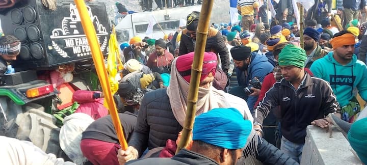 ਖੇਤੀ ਕਾਨੂੰਨਾਂ ਦੇ ਵਿਰੋਧ 'ਚ ਕਿਸਾਨ ਪਿਛਲੇ ਦੋ ਮਹੀਨਿਆਂ ਤੋਂ ਦਿੱਲੀ ਦੀਆਂ ਵੱਖ-ਵੱਖ ਸਰਹੱਦਾਂ 'ਤੇ ਪ੍ਰਦਰਸ਼ਨ ਕਰ ਰਹੇ ਹਨ।