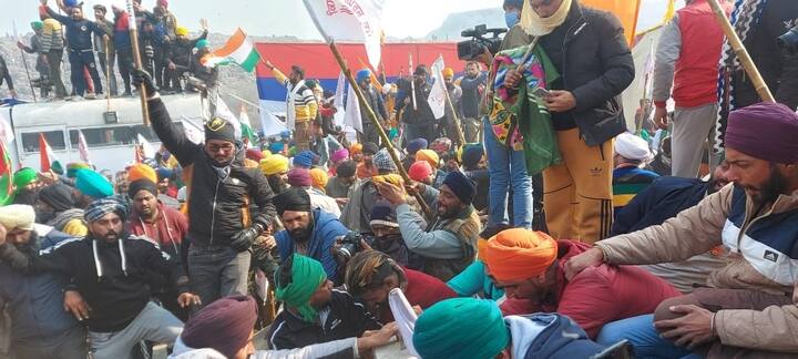 ਇਹ ਤਸਵੀਰਾਂ ਕਿਸਾਨਾਂ ਵੱਲੋਂ ਕੱਢੀ ਜਾ ਰਹੀ ਪਰੇਡ ਦੌਰਾਨ ਵੱਖ-ਵੱਖ ਥਾਵਾਂ ਦੀਆਂ ਹਨ।