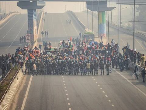 ਦਿੱਲੀ ਦੀਆਂ ਸਰਹੱਦਾਂ 'ਤੇ ਪ੍ਰਦਰਸ਼ਨ ਕਰ ਰਹੇ ਕਿਸਾਨਾਂ ਦੀ ਅਗਵਾਈ ਕਰਨ ਵਾਲੇ ਕਿਸਾਨ ਜਥੇਬੰਦੀਆਂ ਦਾ ਸੰਘ ਸੰਯੁਕਤ ਕਿਸਾਨ ਮੋਰਚੇ ਦੇ ਬੈਨਰ ਹੇਠ ਰਾਸ਼ਟਰੀ ਰਾਜਧਾਨੀ 'ਚ ਟ੍ਰੈਕਟਰ ਪਰੇਡ ਕੱਢਣ ਦੀ ਯੋਜਨਾ ਬਣਾਈ ਗਈ ਸੀ।