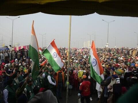 ਇਸ ਦੌਰਾਨ ਪੁਲਿਸ ਵੱਲੋਂ ਸੁਰੱਖਿਆ ਦੇ ਪੁਖ਼ਤਾ ਇੰਤਜ਼ਾਮ ਕੀਤੇ ਗਏ ਹਨ। ਥਾਂ-ਥਾਂ ਪੁਲਿਸ ਬਲ ਤਾਇਨਾਤ ਦਿਖ ਰਹੇ ਹਨ।