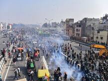 ਕਿਸਾਨ ਪਰੇਡ ਦੌਰਾਨ ਜ਼ਬਰਦਸਤ ਹੰਗਾਮਾ, ਪੁਲਿਸ ਨਾਲ ਭਿੜੇ ਪ੍ਰਦਰਸ਼ਨਕਾਰੀ, ਵੇਖੋ ਤਸਵੀਰਾਂ