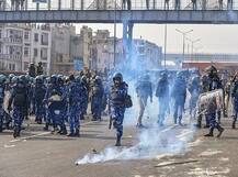 ਕਿਸਾਨ ਪਰੇਡ ਦੌਰਾਨ ਜ਼ਬਰਦਸਤ ਹੰਗਾਮਾ, ਪੁਲਿਸ ਨਾਲ ਭਿੜੇ ਪ੍ਰਦਰਸ਼ਨਕਾਰੀ, ਵੇਖੋ ਤਸਵੀਰਾਂ