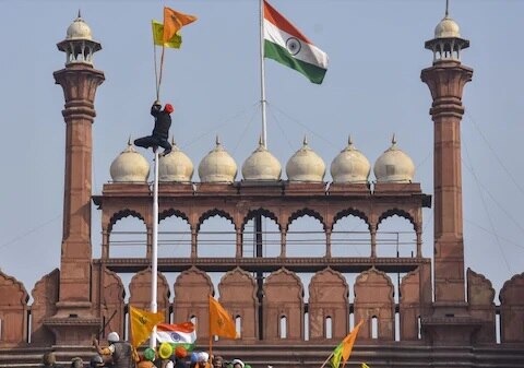 who hoisted the saffron flag at the Red Fort Jugraj's parents disappeared from the village ਲਾਲ ਕਿਲ੍ਹੇ 'ਤੇ ਕੇਸਰੀ ਝੰਡਾ ਲਹਿਰਾਉਣ ਵਾਲੇ ਜੁਗਰਾਜ ਦੇ ਮਾਪੇ ਪਿੰਡ ਤੋਂ ਗਾਇਬ