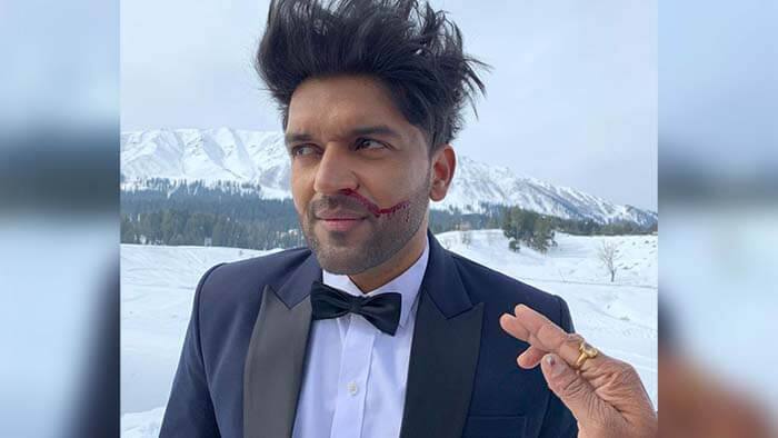 ਗੁਰੂ ਰੰਧਾਵਾ ਦੇ ਨੱਕ ਚੋਂ ਵਗਿਆ ਲਹੂ ਤਾਂ ਯੂਜ਼ਰਸ ਨੇ ਦਿੱਤੀ ਇਹ ਸਲਾਹ Guru Randhawa shares pic of blood oozing from nose ਗੁਰੂ ਰੰਧਾਵਾ ਦੇ ਨੱਕ ਚੋਂ ਵਗਿਆ ਲਹੂ ਤਾਂ ਯੂਜ਼ਰਸ ਨੇ ਦਿੱਤੀ ਇਹ ਸਲਾਹ