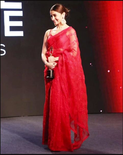 ਜਦ ਰੈੱਡ ਕਲਰ ਦੀ ਸਾੜੀ 'ਚ ਬਾਲੀਵੁੱਡ ਅਭਿਨੇਤਰੀਆਂ ਨੇ ਦਿਖਾਇਆ ਗਲੈਮਰਸ ਅਵਤਾਰ, ਦੇਖੋ ਤਸਵੀਰਾਂ