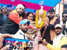 ਮਹਿਲਾ ਵਿਧਾਇਕਾ ਨਾਲ ਛੇੜਖਾਨੀ, ਸਟੇਜ 'ਤੇ ਭਰੀ ਸਭਾ 'ਚ ਨੌਜਵਾਨ ਨੂੰ ਜੜਿਆ ਥੱਪੜ