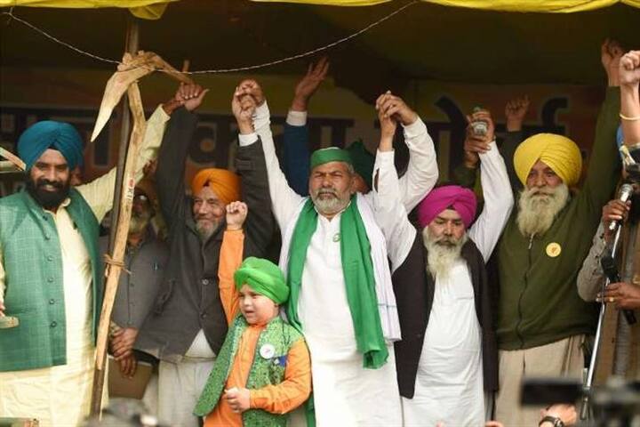 ਰਾਕੇਸ਼ ਨੇ ਗਾਜ਼ੀਪੁਰ ਸਰਹੱਦ 'ਤੇ ਕਿਲਾਂ ਲਾਉਣ 'ਤੇ ਨਾਰਾਜ਼ਗੀ ਜ਼ਾਹਰ ਕਰਦਿਆਂ ਕਿਹਾ ਕਿ ਅਸੀਂ ਇਨ੍ਹਾਂ ਕਿਲਾਂ ਨੂੰ ਉਖਾੜ ਸੁੱਟਾਂਗੇ ਅਤੇ ਉਨ੍ਹਾਂ ਨੂੰ ਚੌਪਾਲ 'ਚ ਰੱਖਾਂਗੇ। ਇਹ ਕਿਲਾਂ ਆਉਣ ਵਾਲੀ ਪੀੜੀ ਨੂੰ ਦਿਖਾਵੇਗੀ ਕਿ ਕਿਵੇਂ ਕਿਸਾਨ ਲੜਾਈ ਜਿੱਤੀਆ ਸੀ।