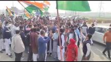 ਬਸਤਾੜਾ ਟੋਲ 'ਤੇ ਕਿਸਾਨਾਂ ਨੂੰ ਸਮਰਥਨ ਦੇਣ ਪੈਦਲ ਆਏ ਕਾਂਗਰਸੀ ਵਰਕਰ, ਘਰੌਂਦਾ ਤੋਂ ਪੈਦਲ ਸਦਭਾਵਨਾ ਮਾਰਚ