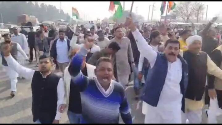 ਲਗਾਤਾਰ ਖੇਤੀ ਕਾਨੂੰਨ ਦੇ ਵਿਰੋਧ ਵਿੱਚ ਕਰਨਾਲ ਦੇ ਬਾਸਤਾੜਾ ਟੋਲ ਪਲਾਜ਼ਾ ‘ਤੇ ਕਿਸਾਨਾਂ ਦੇ ਅੰਦੋਲਨ ਦੇ ਸਮਰਥਨ ਵਿੱਚ ਬੁੱਧਵਾਰ ਨੂੰ ਸੈਂਕੜੇ ਕਾਂਗਰਸੀ ਵਰਕਰ ਪਹੁੰਚੇ।