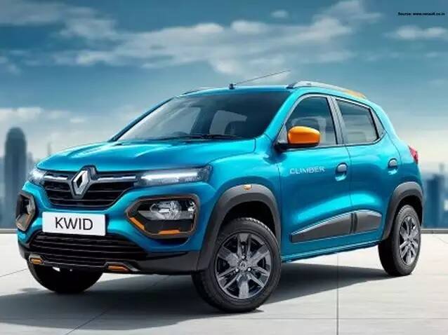 Renault Kwid: ਇਸ ਵਿੱਚ 799CC ਦਾ ਪੈਟਰੋਲ ਇੰਜਣ ਦਿੱਤਾ ਗਿਆ ਹੈ, ਜੋ 25.17 ਕਿਲੋਮੀਟਰ ਪ੍ਰਤੀ ਲਿਟਰ ਦੀ ਮਾਈਲੇਜ ਦਿੰਦਾ ਹੈ। ਨਵੀਂ ਕਵਿੱਡ ਦੇ ਸਾਰੇ ਵੇਰੀਐਂਟਸ ਵਿੱਚ ਡ੍ਰਾਈਵਰ ਸਾਈਡ ਏਅਰਬੈਗ, EBD ਨਾਲ ABS, ਸਪੀਡ ਅਲਰਟ ਸਿਸਟਮ, ਸੀਟ ਬੈਲਟ ਰੀਮਾਈਂਡਰ ਤੇ ਰਿਵਰਸ ਪਾਰਕਿੰਗ ਸੈਂਸਰਜ਼ ਜਿਹੇ ਖ਼ਾਸ ਫ਼ੀਚਰਜ਼ ਦਿੱਤੇ ਗਏ ਹਨ। ਇਸ ਕਾਰ ਦੀ ਸ਼ੁਰੂਆਤੀ ਕੀਮਤ 2.83 ਲੱਖ ਰੁਪਏ ਹੈ।