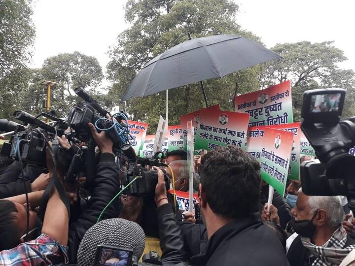 ਕਾਂਗਰਸ ਨੇ ਰਾਜ ਦੀ ਮਨੋਹਰ ਲਾਲ ਖੱਟਰ ਸਰਕਾਰ ਦਾ ਘਿਰਾਓ ਕਰਨ ਲਈ ਵਿਧਾਨ ਸਭਾ ਦੇ ਵਿਸ਼ੇਸ਼ ਸੈਸ਼ਨ ਦੀ ਮੰਗ ਕੀਤੀ ਹੈ।