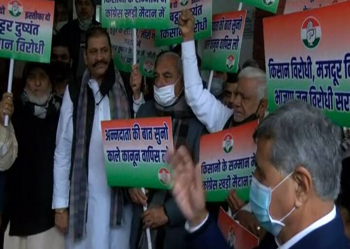 ਭੁਪੇਂਦਰ ਹੁੱਡਾ ਨੇ ਕਿਹਾ ਕਿ ਦੋ ਸੁਤੰਤਰ ਵਿਧਾਇਕ ਪਹਿਲਾਂ ਹੀ ਸਰਕਾਰ ਤੋਂ ਸਮਰਥਨ ਵਾਪਸ ਲੈ ਚੁੱਕੇ ਹਨ ਜਦੋਂਕਿ ਜੇਜੇਪੀ ਦੇ ਕੁਝ ਵਿਧਾਇਕ ਵੀ ਕਿਸਾਨ ਅੰਦੋਲਨ ਦੇ ਸਮਰਥਨ ਵਿੱਚ ਹਨ। ਉਨ੍ਹਾਂ ਕਿਹਾ ਕਿ ਵਿਸ਼ਵਾਸ ਮਤ ਦੇ ਮਤੇ ਤੋਂ ਇਹ ਸਪੱਸ਼ਟ ਹੋ ਜਾਵੇਗਾ ਕਿ ਕੌਣ ਕਿਸਾਨਾਂ ਦੇ ਨਾਲ ਹੈ ਤੇ ਕਿਸ ਦੇ ਨਾਂ ‘ਤੇ ਵੋਟਾਂ ਲੈ ਕੇ ਰਾਜਨੀਤੀ ਕੀਤੀ ਜਾ ਰਹੀ ਹੈ।