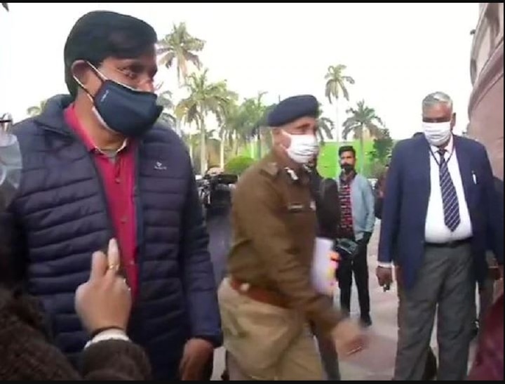 Delhi Police Commissioner and National Security Adviser visited Amit Shah before the farmers' chakka jam ਕਿਸਾਨਾਂ ਦੇ ਚੱਕਾ ਜਾਮ ਤੋਂ ਪਹਿਲਾਂ ਅਮਿਤ ਸ਼ਾਹ ਨੂੰ ਮਿਲਣ ਪਹੁੰਚੇ ਦਿੱਲੀ ਪੁਲਿਸ ਕਮਿਸ਼ਨਰ ਤੇ ਰਾਸ਼ਟਰੀ ਸੁਰੱਖਿਆ ਸਲਾਹਕਾਰ 