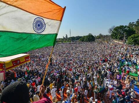 ਕਿਸਾਨਾਂ ਦੀ ਮਹਾਂਪੰਚਾਇਤ 'ਚ ਠਾਠਾਂ ਮਾਰਦਾ ਇਕੱਠ, ਦੇਖੋ ਤਸਵੀਰਾਂ ਕਿਸਾਨਾਂ ਦੀ ਮਹਾਂਪੰਚਾਇਤ 'ਚ ਠਾਠਾਂ ਮਾਰਦਾ ਇਕੱਠ, ਦੇਖੋ ਤਸਵੀਰਾਂ