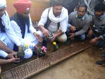 Flowers at Ghazipur Border: ਗਾਜ਼ੀਪੁਰ ਸਰਹੱਦ 'ਤੇ ਜਿੱਥੇ ਪੁਲਿਸ ਨੇ ਲਗਾਇਆਂ ਸੀ ਕਿਲਾਂ, ਕਿਸਾਨਾਂ ਨੇ ਮਿੱਟੀ ਪਾ ਬੀਜੇ ਫੁੱਲ