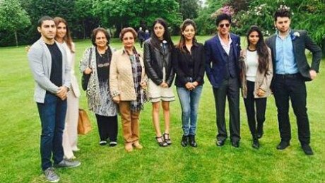 Here's a NEW PIC from Aryan-Navya's graduation; When 'Bachchans' & 'The Khans' were clicked together!