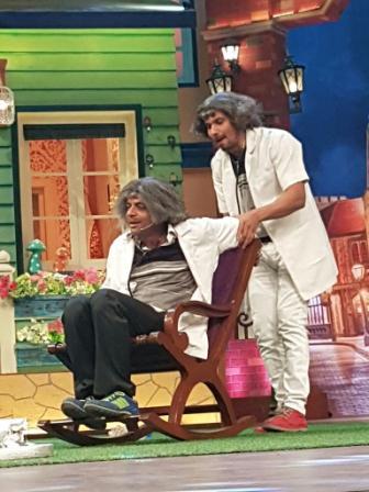 B'wood HOT HUNK as 'Doctor Balti' is here to give 'Mashoor Gulati' aka Sunil Grover a tough competition