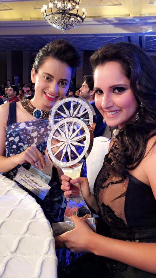 SEE PICS: Kangana Ranaut BAGS 'Indian of the Year' award