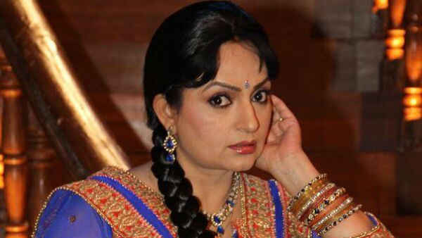 OMG! Kapil Sharma's 'Bua' aka Upasana Singh ESCAPES a molestation attempt!