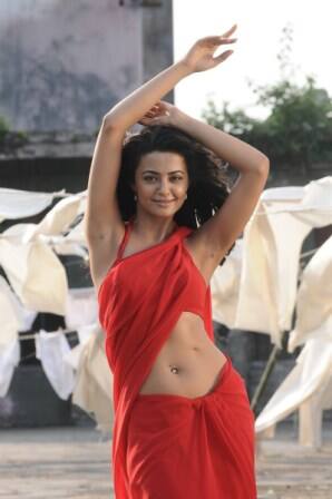 SHOCKING! Surveen Chawla faced Casting Couch! Read Details Inside...