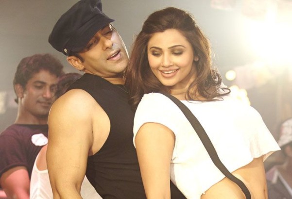 Daisy Shah expresses Salman means a lot to her; Says, ''Iulia is NOT her friend'