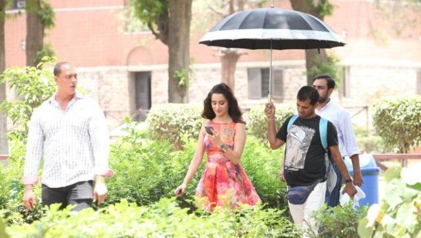 See Pics: Shraddha's Rain Dance for 'Half Girlfriend' in Delhi University