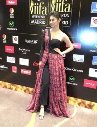 IIFA 2016 PICS: Naagin famed Mouni Roy DAZZLES in a jumpsuit at the Presscon event!