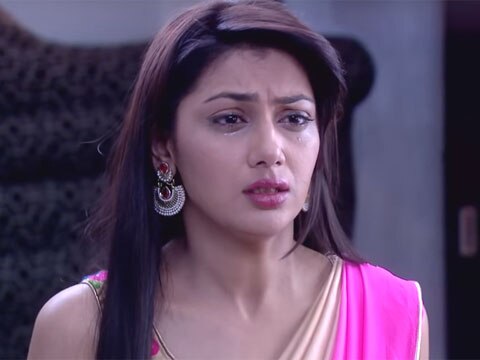 Pragya's 'MMS clip' with Champak to bring trouble in Kumkum Bhagya!