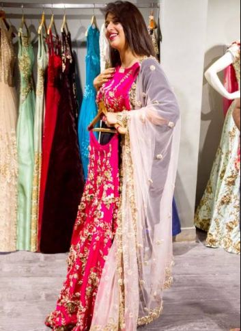 divyanka tripathi | Indian gowns dresses, Indian fashion dresses, Designer  dresses indian