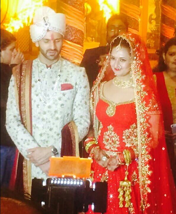 CONGRATULATIONS! Divyanka Tripathi, Vivek Dahiya tie the knot; SEE Bride & Groom’s BEAUTIFUL PICS & VIDEOS!