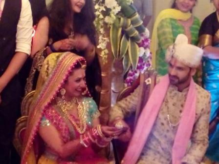 CHECK OUT: Divyanka-Vivek tie the knot; See INSIDE ‘SAAT PHERE’ of the lovely couple