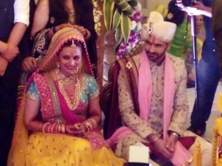 CHECK OUT: Divyanka-Vivek tie the knot; See INSIDE ‘SAAT PHERE’ of the lovely couple