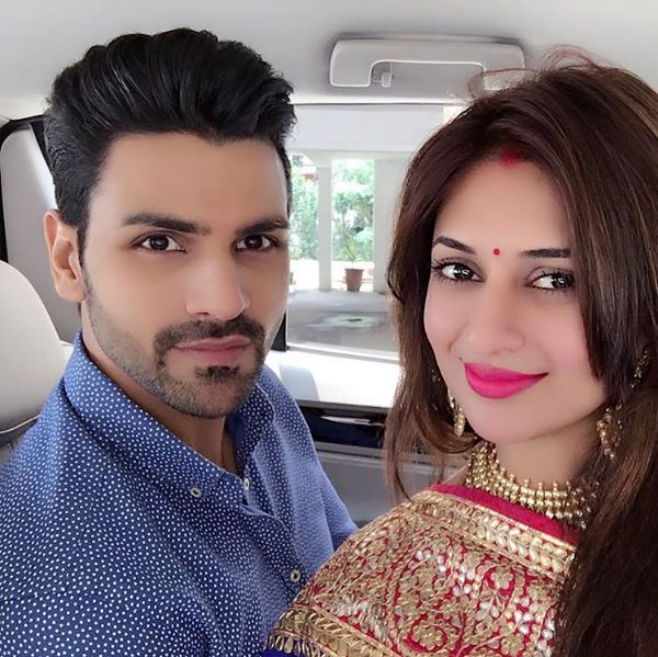 WHOA! Ssharad Malhotra’s girlfriend Pooja’s STRONG MESSAGE right before his Ex Divyanka’s WEDDING!