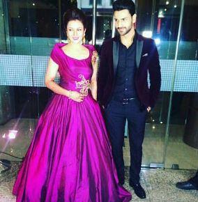 WOW! Watch Divyanka Tripathi DANCING with Hubby Vivek at their Wedding Reception in Mumbai!