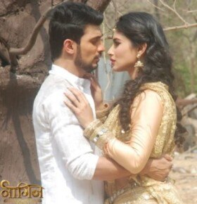 Watch: Naagin famed Mouni Roy & Arjun Bijlani have an important message for fans!