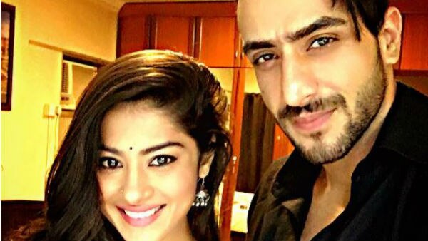 AHEM! Yeh Hai Mohabbatein's Romi aka Aly Goni DATING co-star Krishna Mukherjee aka Aliya !