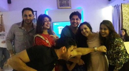 NEW PICS: After marriage, Divyanka Tripathi & Vivek Dahiya are perfect party animals!