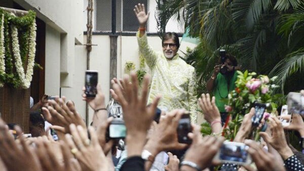 OMG! CRAZY FAN breaks into Amitabh Bachchan's Juhu bunglow; Gets arrested !