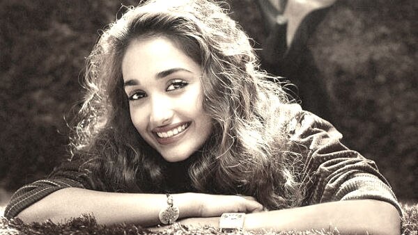 Actress Jiah Khan’s missing dupatta finally found after 3 years!