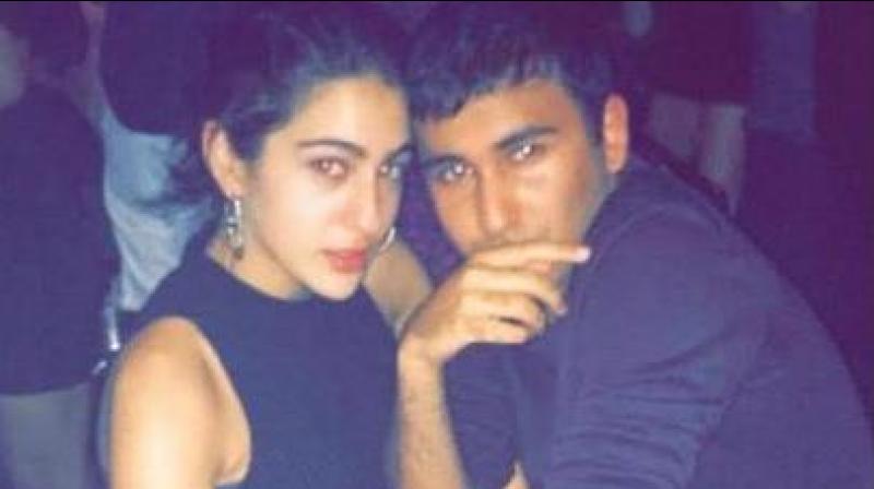Sara Ali Khan getting COSY with BOYFRIEND Veer Pahariya, BROTHER Ibrahim Khan SPOTTED with them too; HOT & UNSEEN PICS!