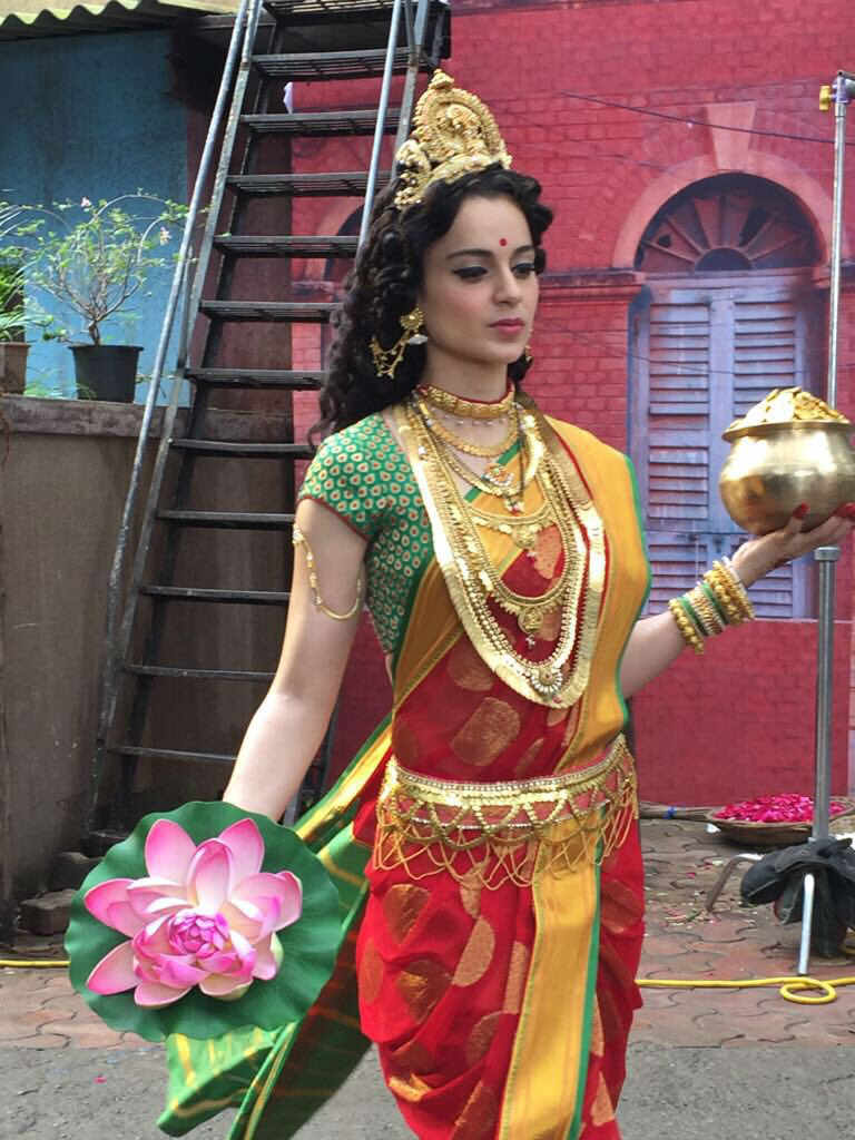 PICS&VIDEO: Kangana Ranaut turns goddess Laxmi in this Swachh Bharat ad!