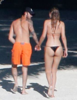 HOT PICS: Gigi Hadid SIZZLES in BIKINI! Boyfriend Zayn Malik flaunts his body!