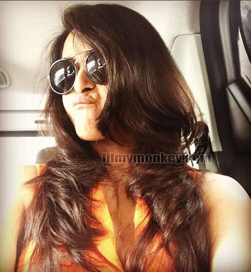 HOTTIE who played lead in Akshay Kumar's film FLAUNTS her new hairstyle with a FUNNY face; Can you Guess ?